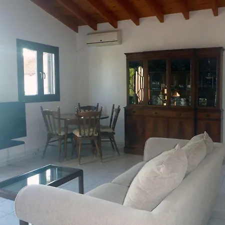 בית נופש Villa Mola Kalyva *